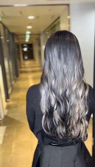 カラー 奥田 星来のヘアスタイル