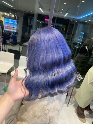 ミディアム カラー ヘアアレンジ 🩶【推しハイトーン 】yuzu🩶のヘアスタイル