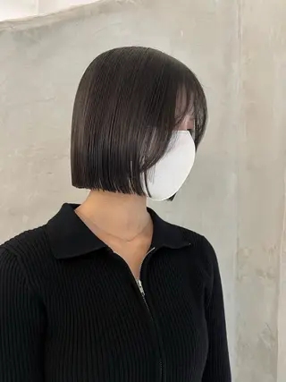 ミディアム 切りっぱなしボブ/ 艶カラー/綾莉のヘアスタイル