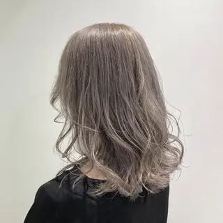 カラー ブリーチ縮毛矯正加藤 赤み無し透明感ヘアのヘアスタイル