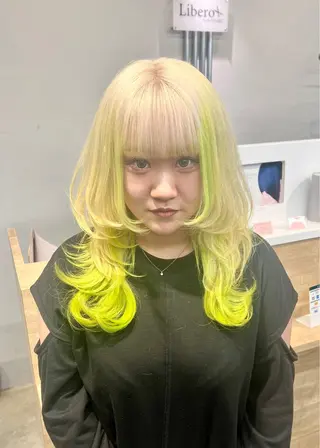 ロング カラー ブリーチ毛の縮毛矯正 ハイトーン/岡本智樹のヘアスタイル
