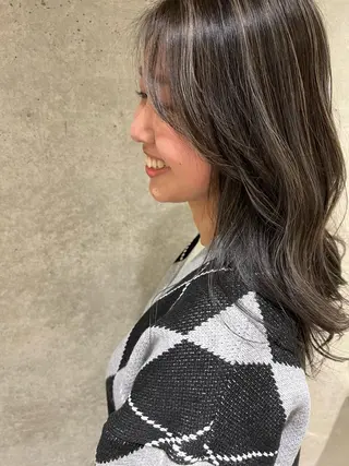 セミロング カラー ハイライトが 得意なニキです😊のヘアスタイル