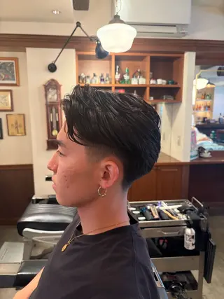 ミディアム Hiroto (フェードカット)のヘアスタイル