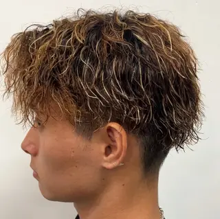 ミディアム カラー パーマ 段下 航一郎のヘアスタイル