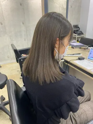 セミロング カラー オリーブ/アッシュ やわらか透明感カラーのヘアスタイル