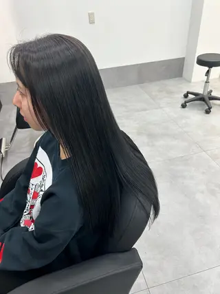 ロング 善財 康葵のヘアスタイル