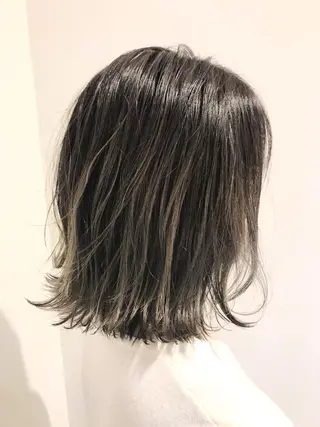 ミディアム カラー ショートヘア💫 ハイトーン西田拓馬のヘアスタイル