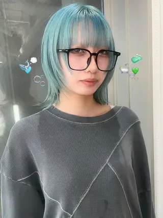 ミディアム カラー ウルフカット／吉村 桃子のヘアスタイル