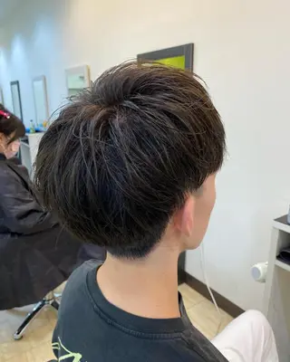 ミディアム カラー メンズ メンズ特化 岸本 阪急六甲サロンドロイのヘアスタイル