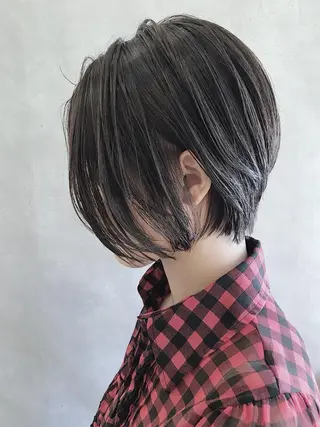 ショート カラー MOU namba ムウナンバのヘアスタイル