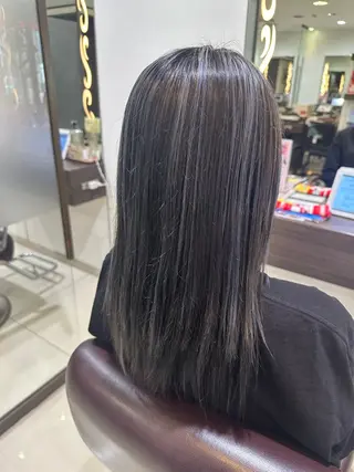 ロング レイヤー 艶々カラーのヘアスタイル
