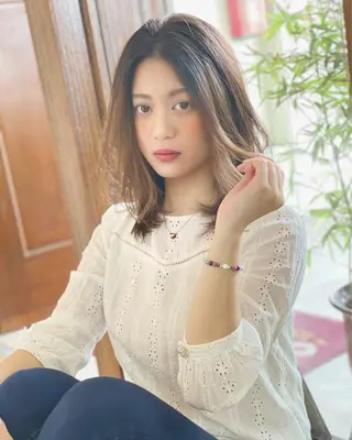 ミディアム カラー grand juteのヘアスタイル