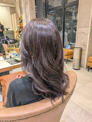 セミロング 山嵜 菜織のヘアスタイル