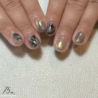 ネイル 75n. ナゴンのネイルデザイン