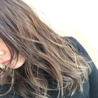 カラー セミロング かしわば しょうのヘアスタイル