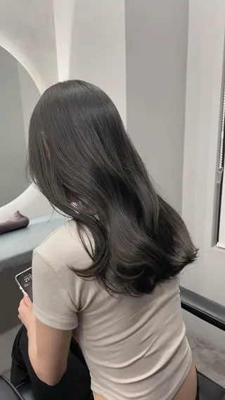 ロング グレージュ 透明感 ブリーチなし田島晃汰のヘアスタイル