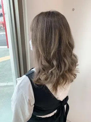 セミロング カラー パーマ 白髪ぼかしハイライト 柳川拓哉のヘアスタイル