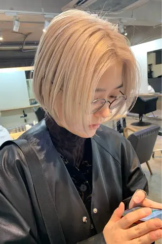 ショート 東のりか/ハイトーン ブリーチカラー/ボブのヘアスタイル