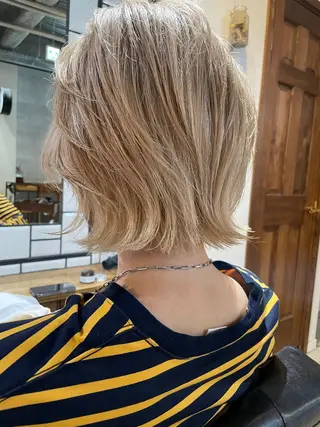 ミディアム カラー 俵 知広のヘアスタイル