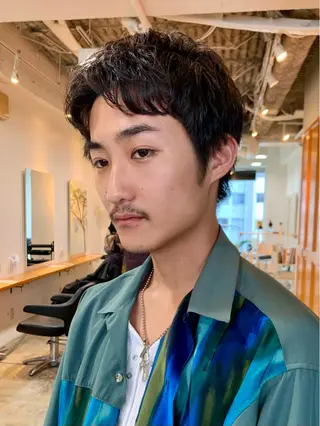 ショート パーマ メンズ グランジヘア 無造作ヘアHYUGAのヘアスタイル