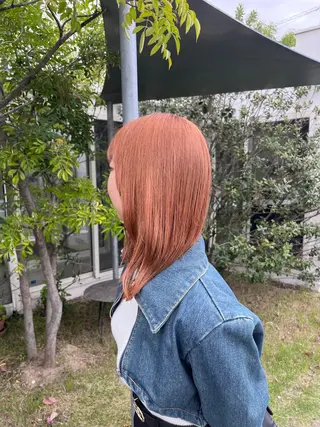 ミディアム 実生miu 個性派ハイトーンのヘアスタイル