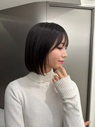 ミディアム レイヤー・カット モデル・透明感カラーのヘアスタイル