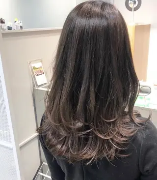 ミディアム 表参道ミディアム レイヤー山岸季生のヘアスタイル