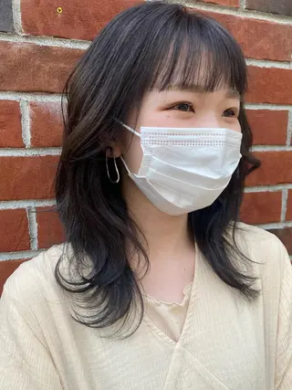 セミロング 髪質改善韓国レイヤー SHIORI🦋のヘアスタイル
