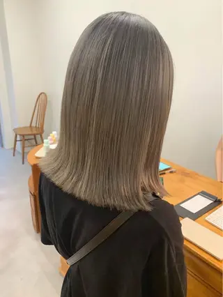セミロング 都築 あんずのヘアスタイル