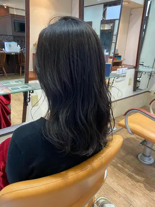 セミロング カラー サプリームヘア 飯田みち瑠のヘアスタイル