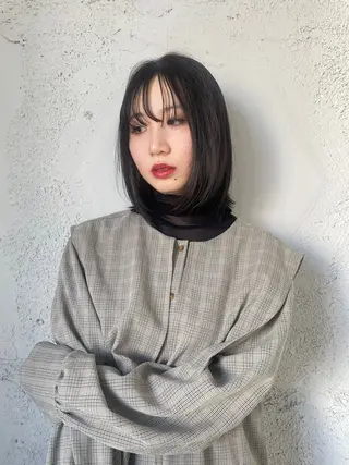 ミディアム カラー ハイトーン/レイヤー 似合わせ・ユキノのヘアスタイル