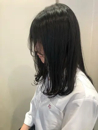 ミディアム MIOベージュカラー 柔らかいカラーのヘアスタイル