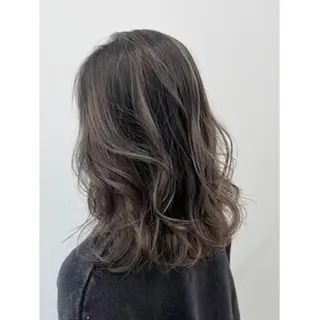 セミロング ✨透明感艶カラー YUKI✨のヘアスタイル