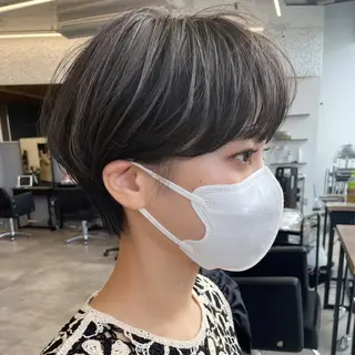 ショート パーマ レイヤーカット/透 明感カラー/西田祐賀のヘアスタイル