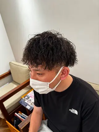 ショート パーマ メンズ 吉田 新平のヘアスタイル