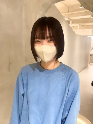 ミディアム 切りっぱなしボブ/ 艶カラー/綾莉のヘアスタイル