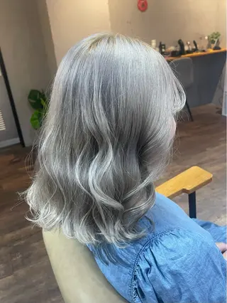 ミディアム カラー 岩谷/ブリーチ 🪽透明感カラーのヘアスタイル