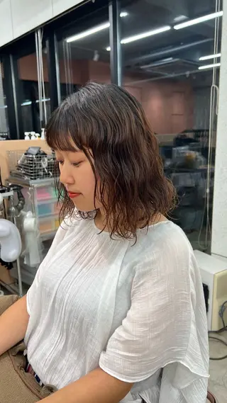 ミディアム パーマ ケアブリーチ/ ハイトーン/牧野のヘアスタイル