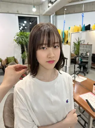 ミディアム カラー カイリ /レイヤーカットのヘアスタイル