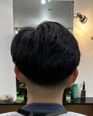 ショート メンズ フェードとパーマ特化 小池 魔裟斗のヘアスタイル