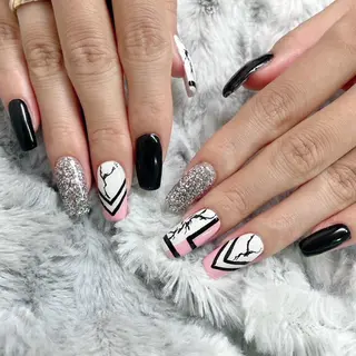 ネイル ❤️💛REBEST 京橋 nailのネイルデザイン