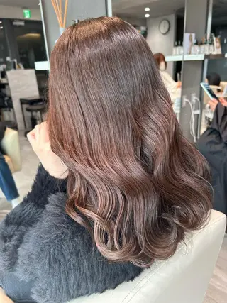 セミロング まひろ エクステ／ハイトーンのヘアスタイル