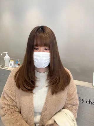 セミロング カラー サキ🤍ハイトーン 🩰くびれ巻きヘアのヘアスタイル