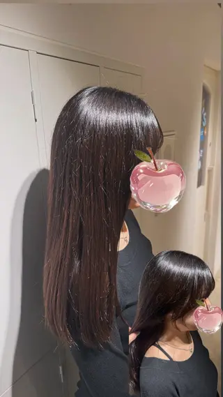 ロング 山根 里緒のヘアスタイル