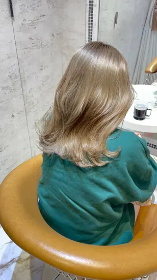 ミディアム ブリーチなし 透明感カラー/艶髪のヘアスタイル