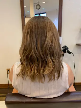 セミロング 中川 茜里のヘアスタイル