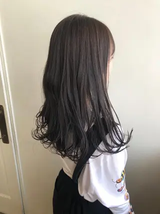 セミロング カラー MIOベージュカラー 柔らかいカラーのヘアスタイル