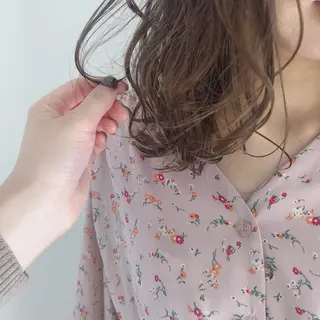 セミロング 顔周りの垢抜けヘア 立山愛梨のヘアスタイル
