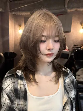 ミディアム カラー ヘアアレンジ 🌱巴結生🌿大宮 ☁️ミルクティーのヘアスタイル
