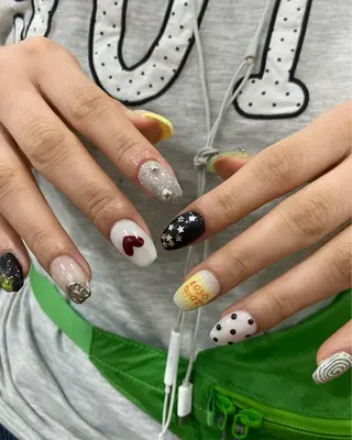 ネイル HINAKO💫 Ouja groupのネイルデザイン
